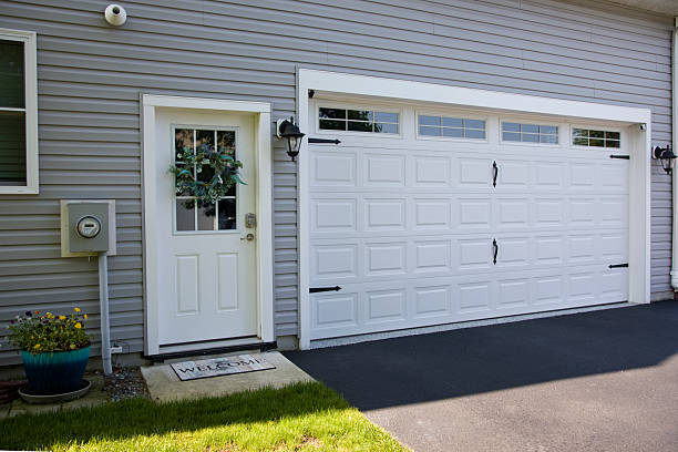 24/7 Emergency Garage Door Panel Replacement experts in Fox Lake, WI